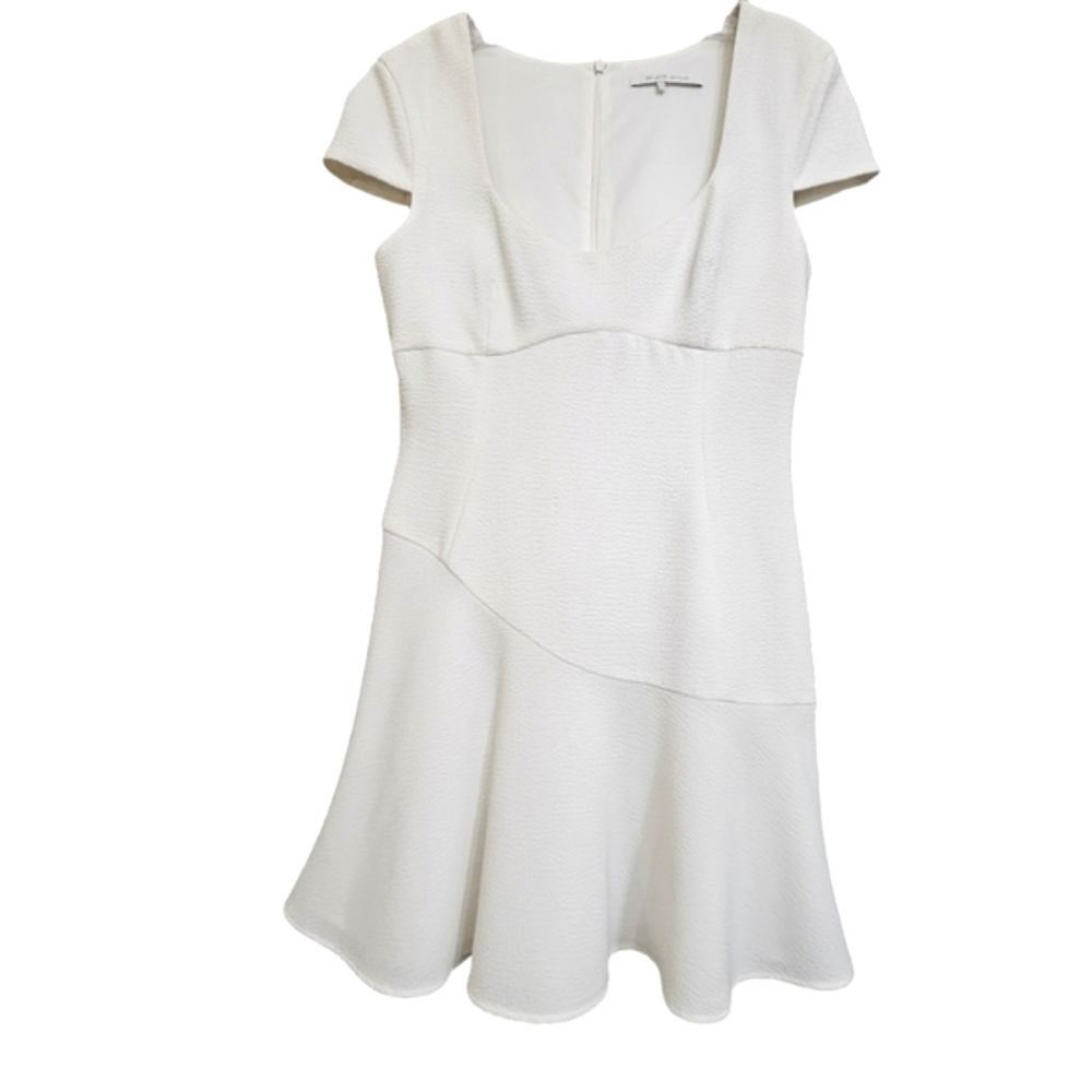 Black Halo White Scoop neck Cap Sleeves Crepy knit Ruffled Hem Dress